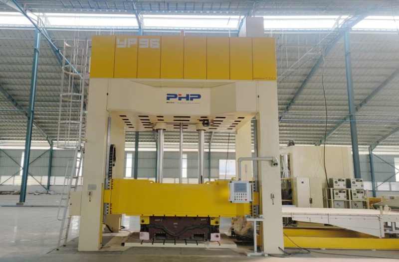 Zespół serwisowy PHP pomyślnie zakończył instalację i uruchomienie 150-tonowej prasy do części wewnętrznych w Indonezji