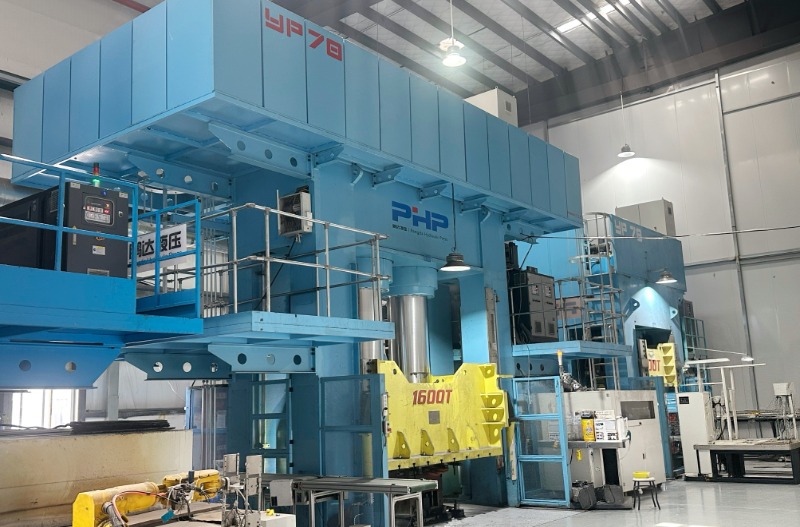 Czym prasa hydrauliczna SMC różni się od zwykłych pras hydraulicznych?